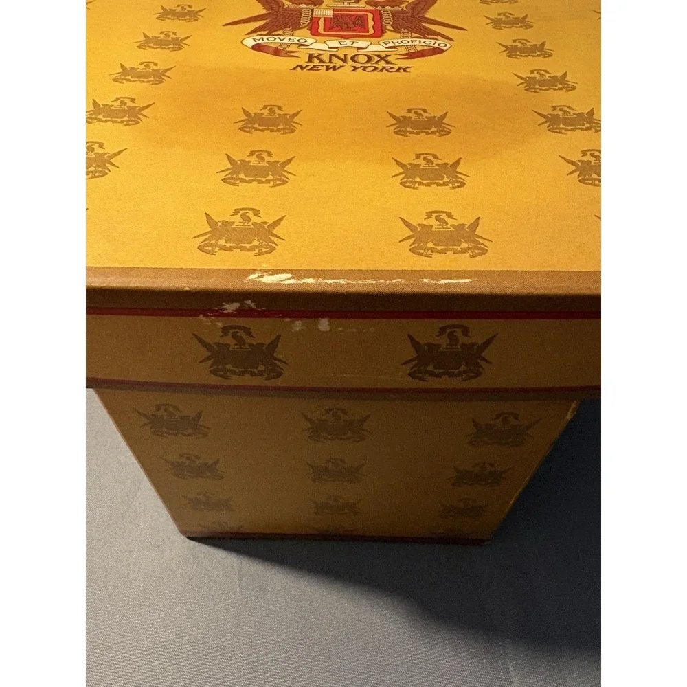 Vintage Knox NY Octagonal Hat Box Gold Crest Moveo et Proficio 1940's/50's AS IS